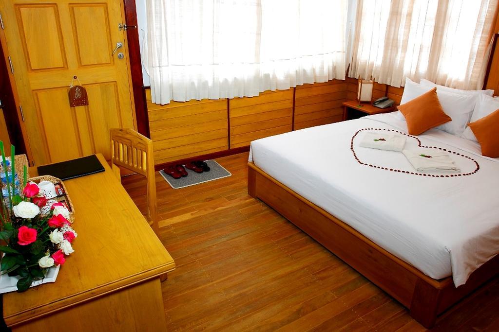 Inle Lotus Hotel Nyaung Shwe Exterior photo