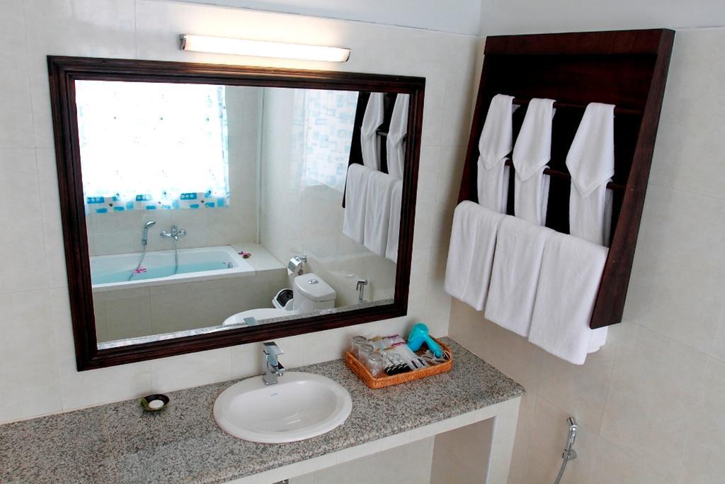 Inle Lotus Hotel Nyaung Shwe Room photo
