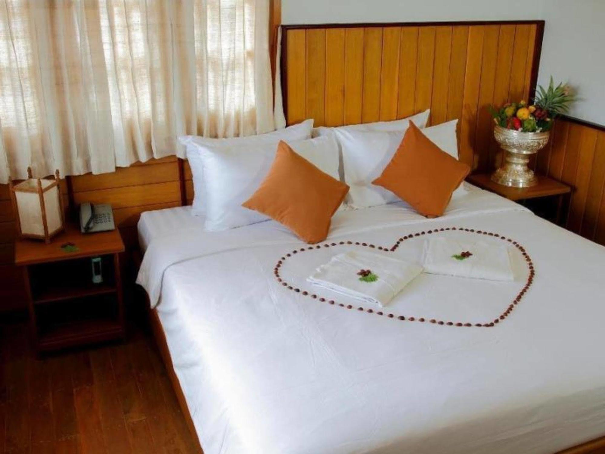 Inle Lotus Hotel Nyaung Shwe Exterior photo