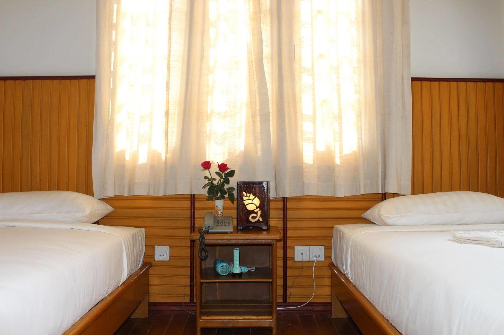 Inle Lotus Hotel Nyaung Shwe Exterior photo