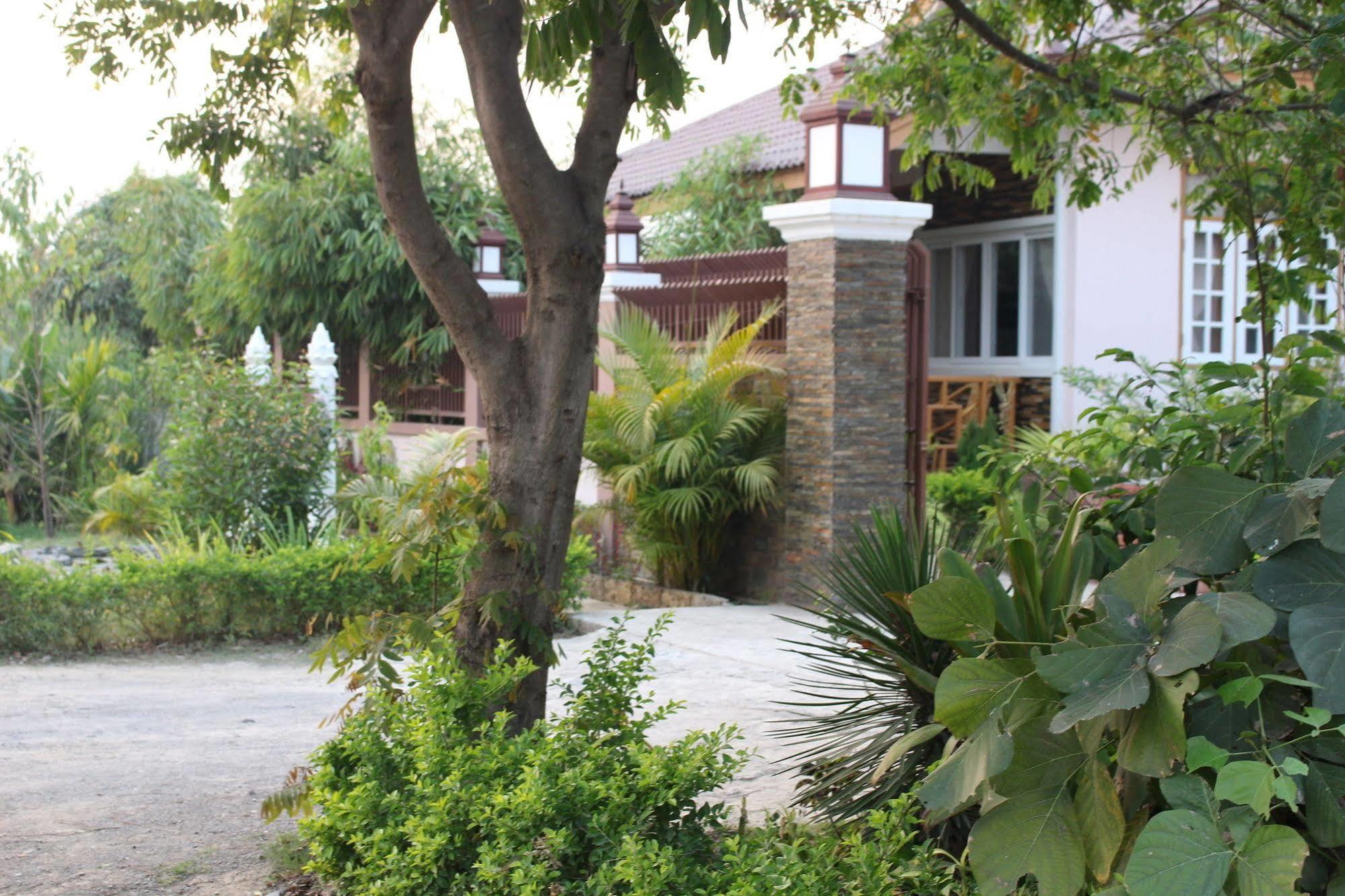 Inle Lotus Hotel Nyaung Shwe Exterior photo